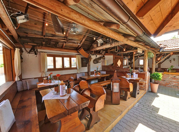 Bayrisches Restaurant mit Biergarten im schönen Niedergottsau Bayrisches Restaurant mit Biergarten im schönen Niedergottsau